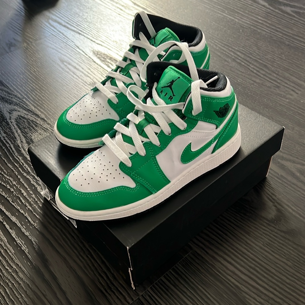 Big Kids Jordan 1 Mid